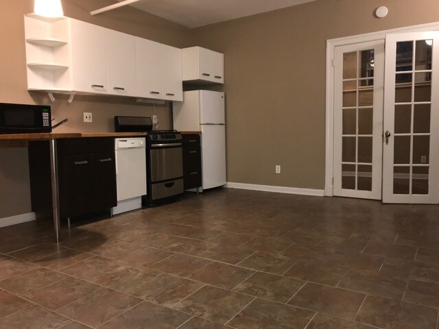 Photo - Brenton Hall/Hampden Manor Apartment Homes