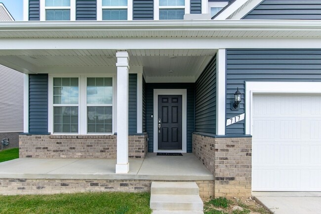 Photo - 717 Risdon Trail S