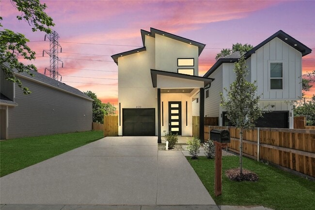 Photo - 420 N Moore St