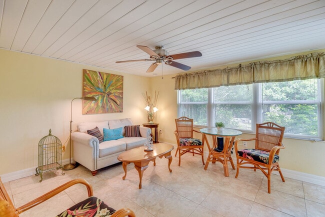 Building Photo - 8 Tropical Dr Unit SI ID1546317P