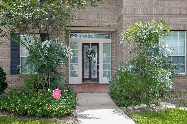 Photo - 2515 Lansing Cir