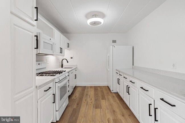 Photo - 4800 Chevy Chase Dr Unit 408
