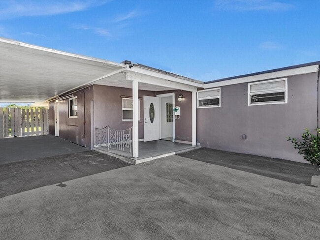 Photo - 6661 Meade St