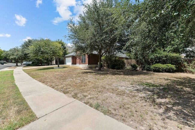 Photo - 352 Sweet Gum Dr