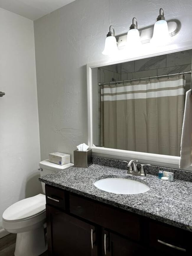 Photo - 517 E Division St Unit ID1253091P