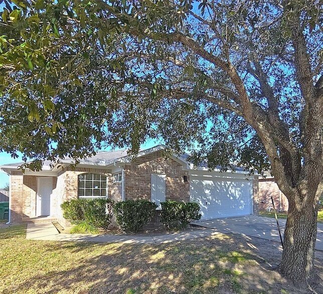 Building Photo - 5203 Panay Park Dr