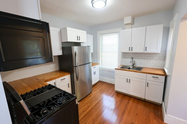 Photo - 50 Thatcher St