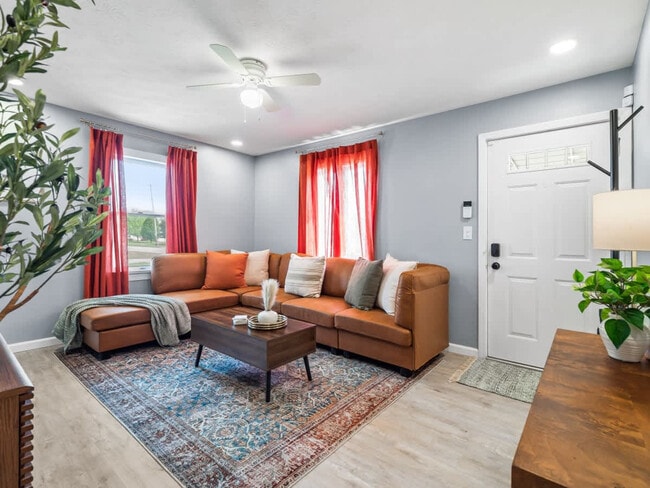 Photo - 1906 N Leavitt Rd Unit SI ID1496120P