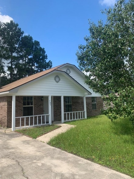 Building Photo - 707 Kadi Dr
