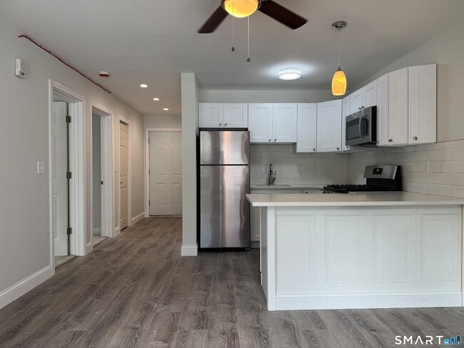 Photo - 1085 Whalley Ave