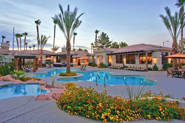 Two Refreshing Swimming Pools - Vintage at The Lakes Apartments