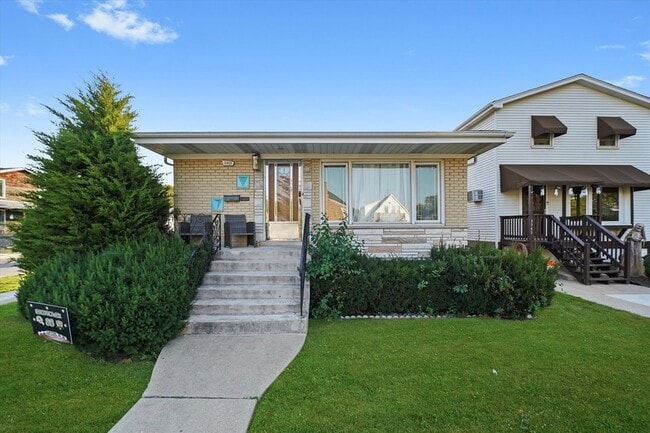 Building Photo - 3353 N Ozanam Ave Unit G