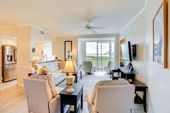 Building Photo - 5799 NE Island Cove Way Unit SI FL1-ID1546190P