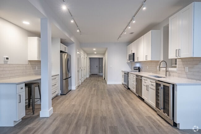 High-end Kitchen w/ Wine Fridge - 50 E McMicken Ave