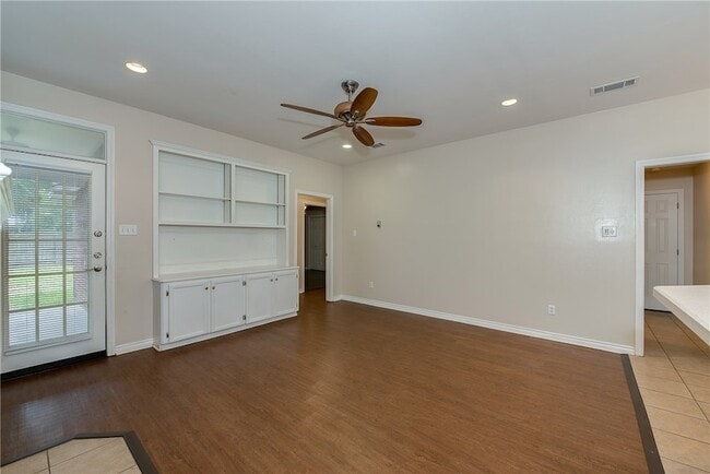 Photo - 214 Augsburg Ct