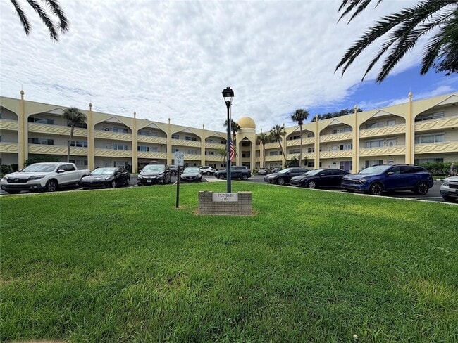 Building Photo - 2361 Ecuadorian Way Unit 17