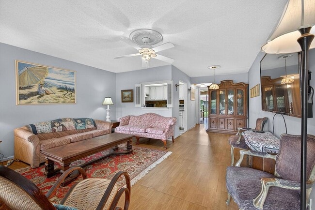 Photo - 386 Sheffield P