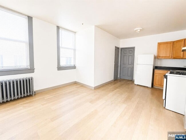 Photo - 840 Mt Prospect Ave Unit APT 1