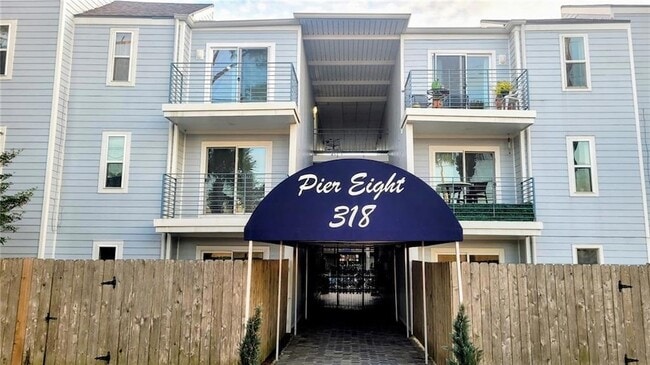 Building Photo - 318 Lake Marina Ave Unit 305