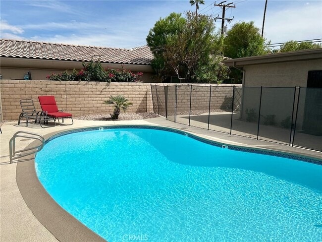 Building Photo - 74443 Driftwood Dr Unit 2