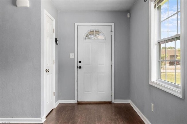 Photo - 633 W 29th St