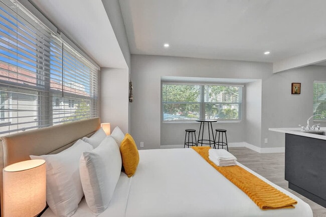 Photo - 906 N Riverside Dr Unit SI ID1503956P