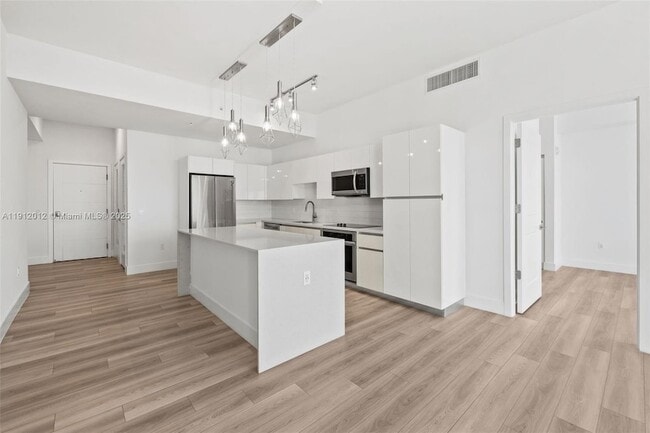 Photo - 101 Diplomat Pkwy Unit 1203