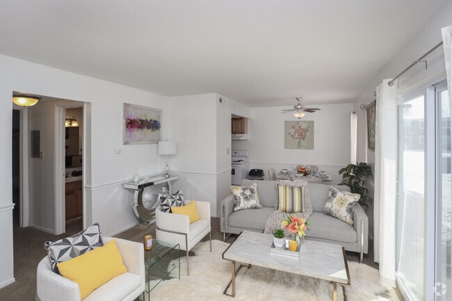 1BR, 1BA - 700 SF - Pickwick Farms Apartments