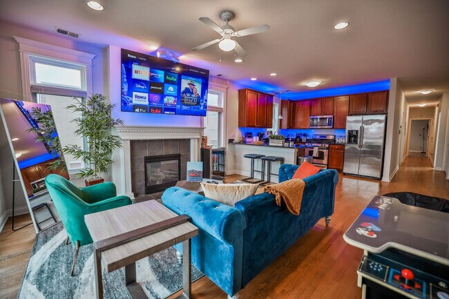 Photo - 2022 W Warren Blvd Unit ID1026696P