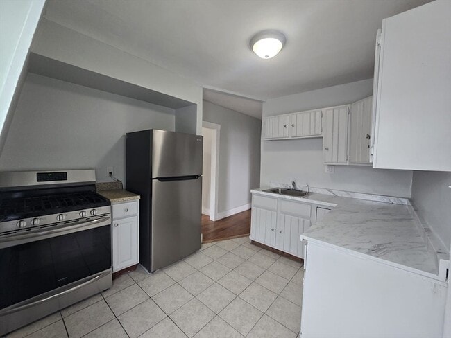 Building Photo - 67 Farnham St Unit 3