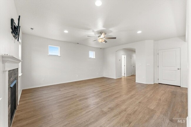 Photo - 513 Stanley Lake St