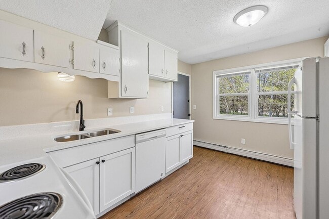 Photo - 17256 Kenyon St NE