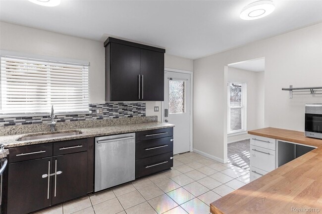 Photo - 22582 Winfield Rd