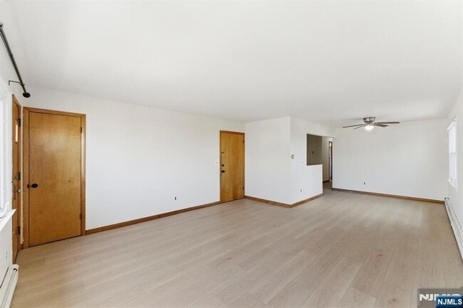 Photo - 370 Henry St