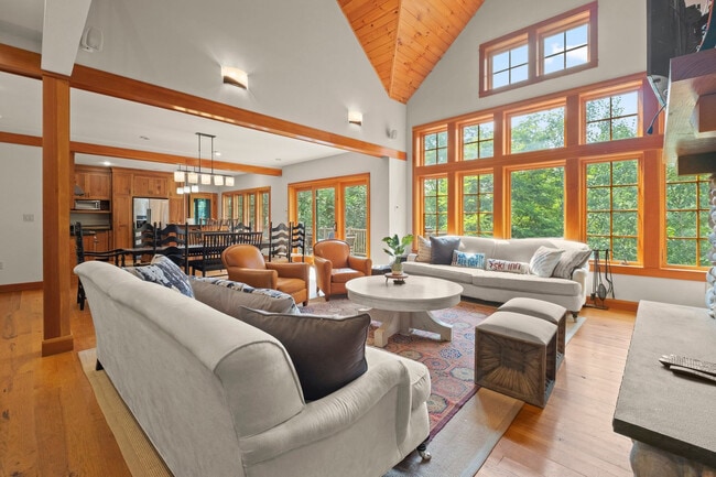 Photo - 28 Yellow Birch Cir Unit ID1262032P