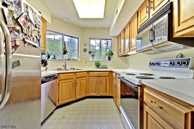 Photo - 62 Bentley Ct