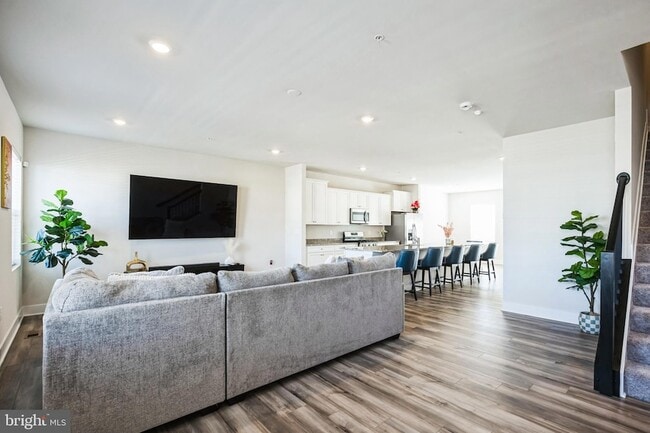 Photo - 4165 Brodie Pl