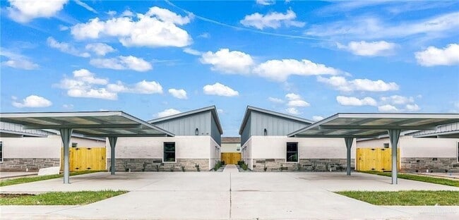 Building Photo - 1506 Playa Dr Unit 4