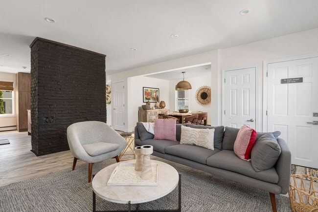 Building Photo - 136 Main St Unit FL1-ID1380019P