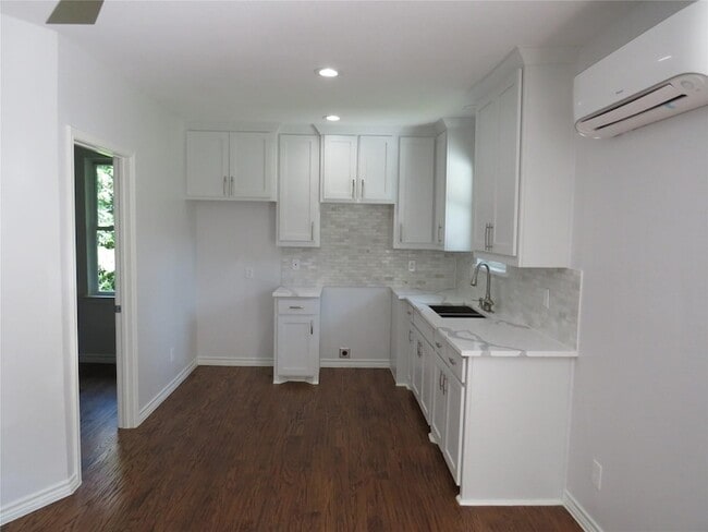 Photo - 818 Thomas St