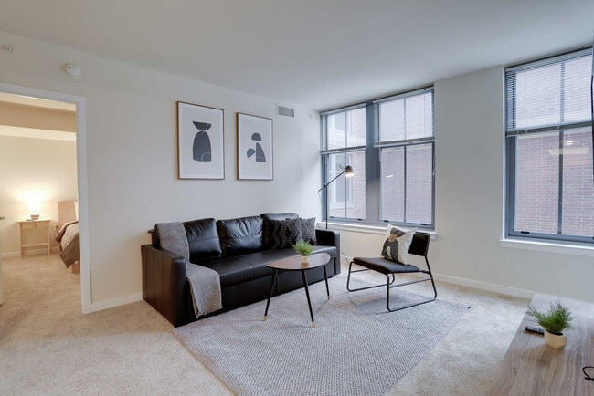 Building Photo - 550 14th St S Unit FL4-ID1022435P