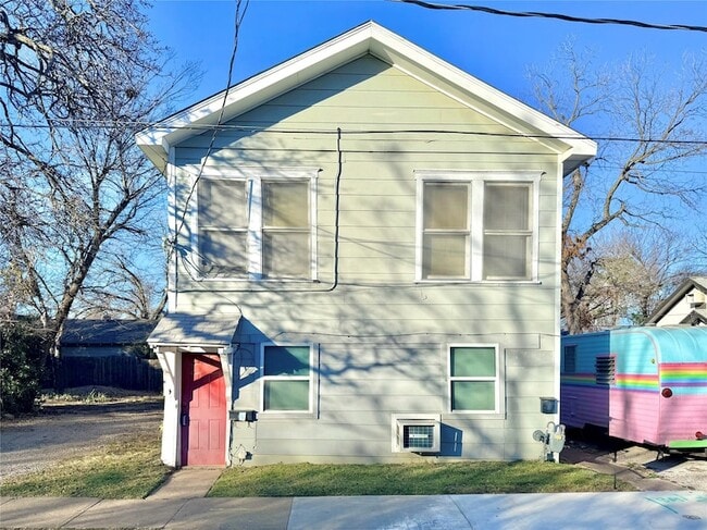 Building Photo - 1006 Gregg St