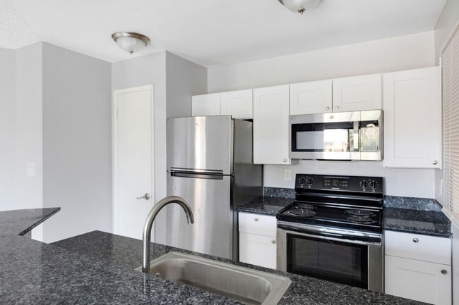 Photo - Country Creek Apartments