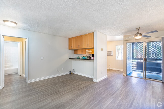 2BR, 2BA - 935SF - Chateau Spring Hill Apartments