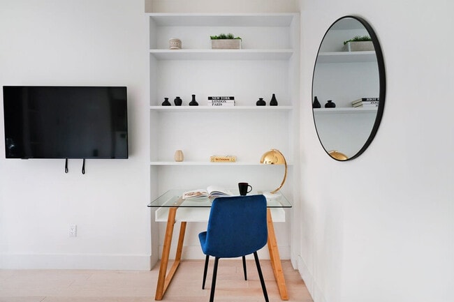 Photo - 515 W 48th St Unit ID1021962P