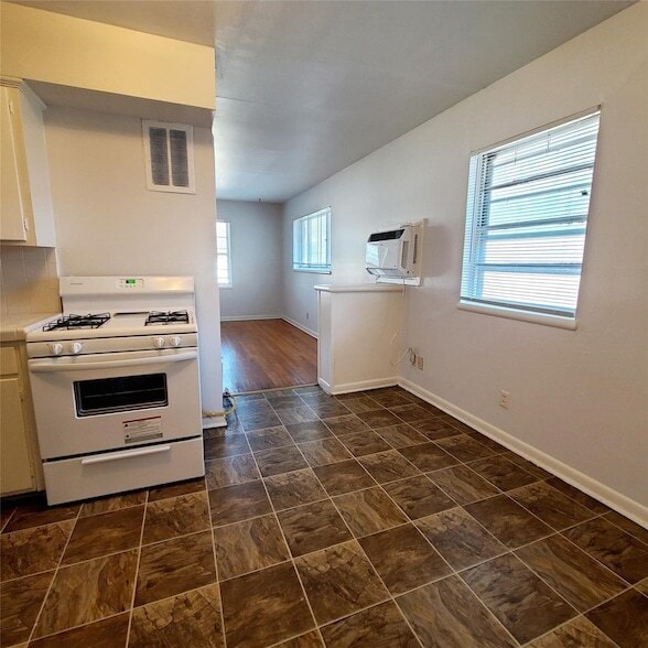 Photo - 4916 Worth St Unit 4