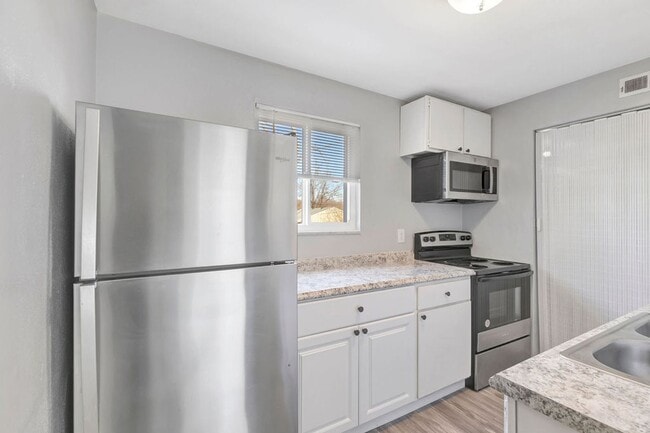 Photo - The Flats at Sycamore Creek at Miamisburg, OH - Newly Renovated 2 Bedroom Apartments!