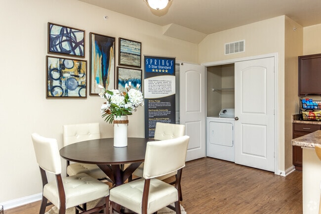 1BR, 1BA - Grand Terrace/841 SF - Springs at Bettendorf Apartments