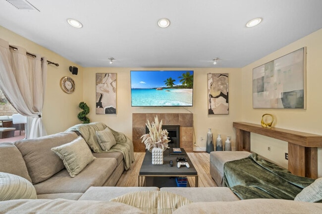 Photo - 2003 Pierce Ct Unit ID1292558P