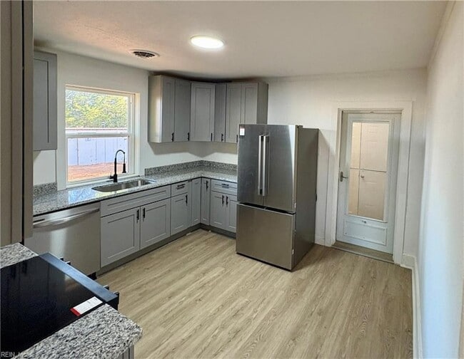 Building Photo - 889 W Main St